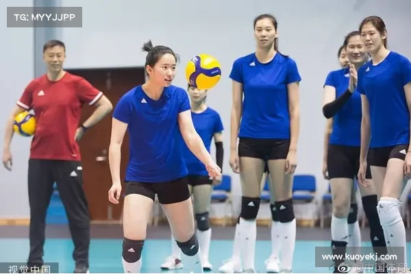中国女排新星崭露头角 朱婷师妹12岁身高突破1米9入选国家队 中国女排新星崭露头角 朱婷师妹12岁身高突破1米9入选国家队