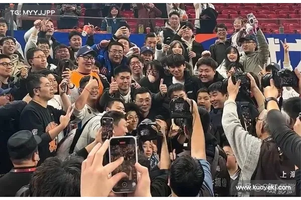 广东遗憾不敌同曦刘炜与球迷合影广厦确定四名外援上海捡到宝以中心为核心 广东遗憾不敌同曦刘炜与球迷合影广厦确定四名外援上海捡到宝以中心为核心